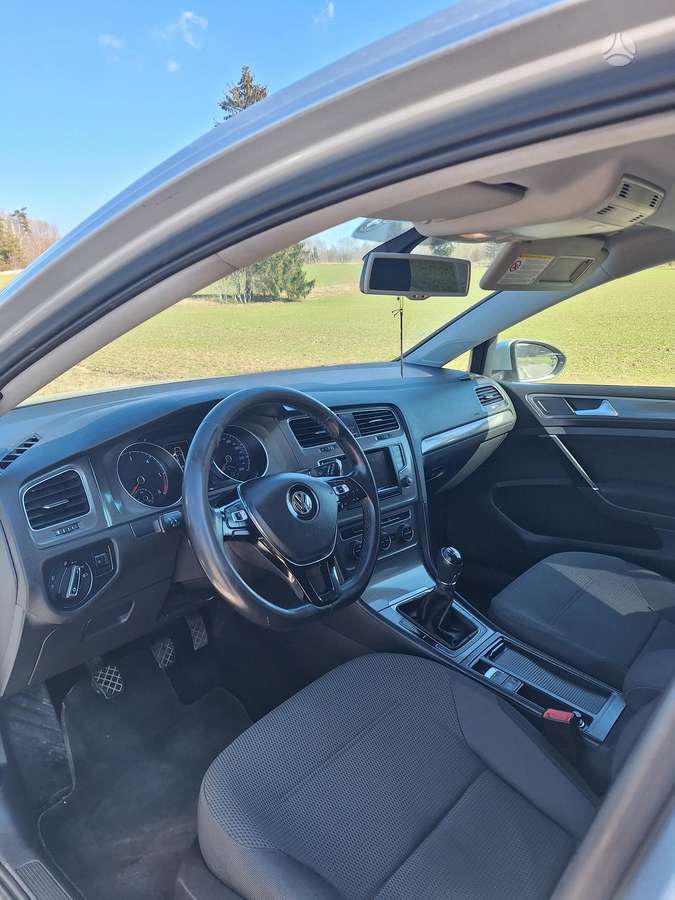 Volkswagen Golf - 10