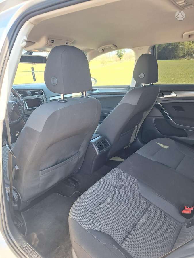 Volkswagen Golf - 11