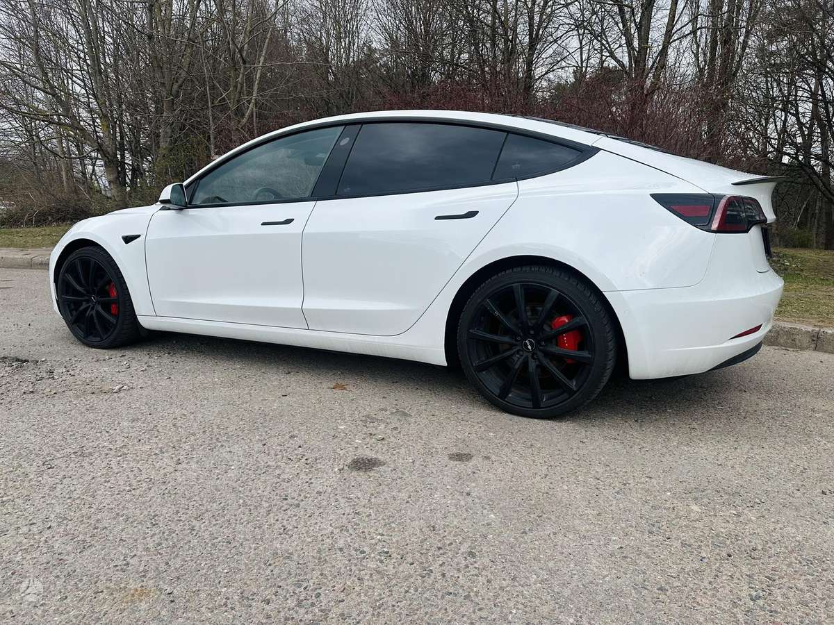 Tesla Model 3, 81 kWh, hatchback
