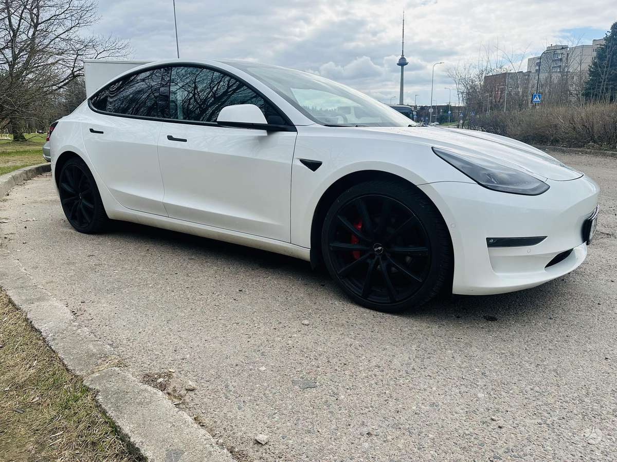 Tesla Model 3, 81 kWh, hatchback