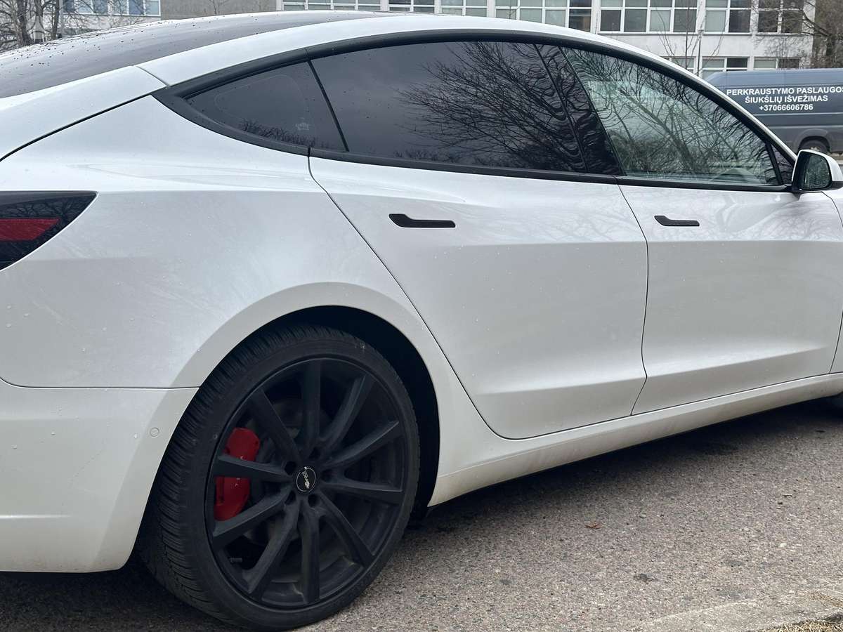 Tesla Model 3, 81 kWh, hatchback