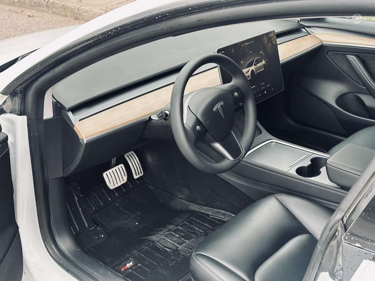 Tesla Model 3, 81 kWh, hatchback