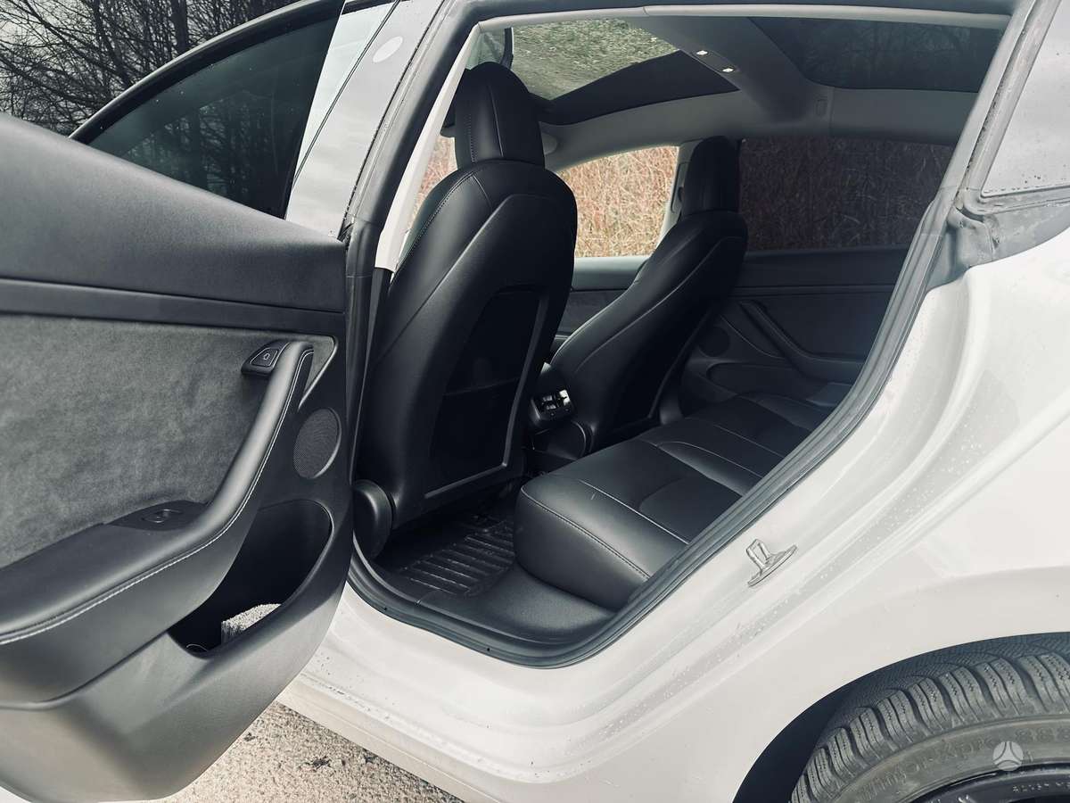 Tesla Model 3, 81 kWh, hatchback