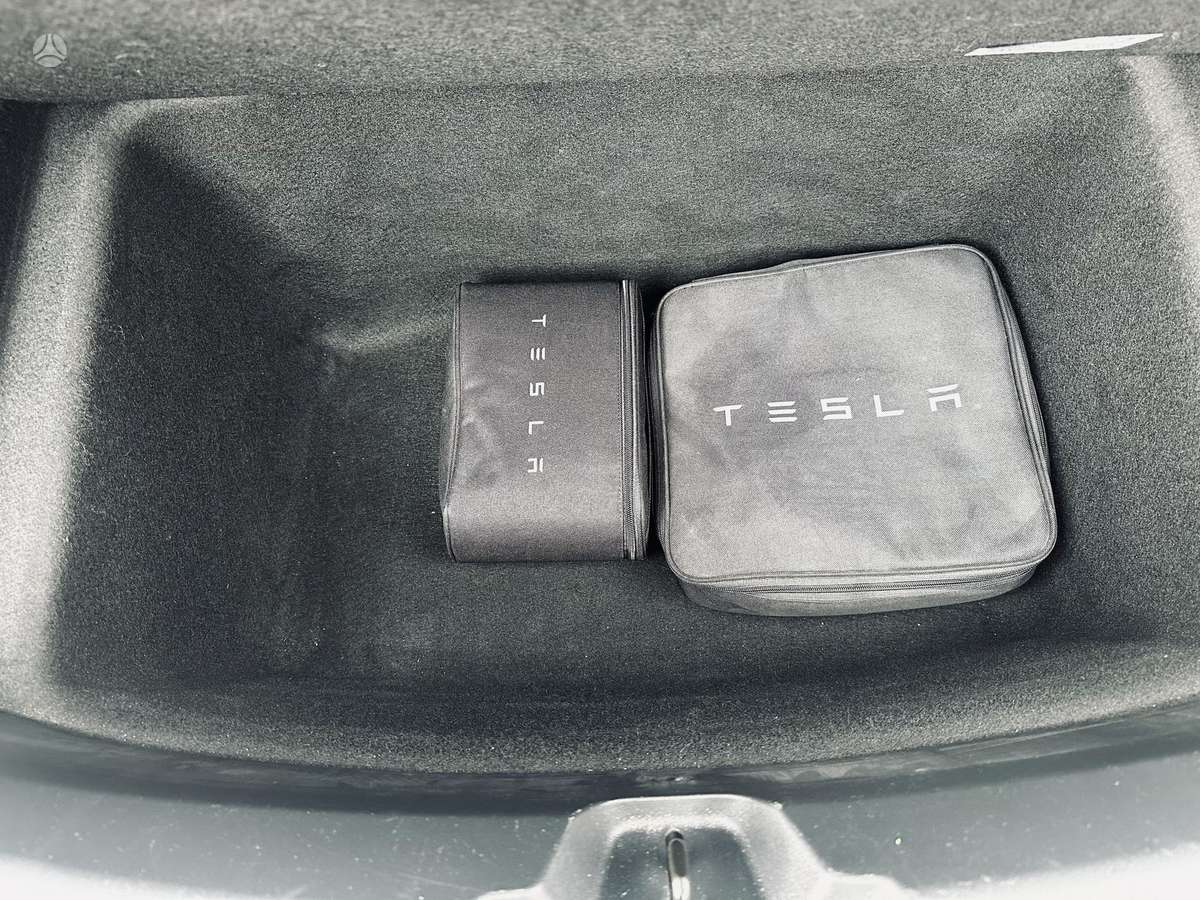 Tesla Model 3, 81 kWh, hatchback