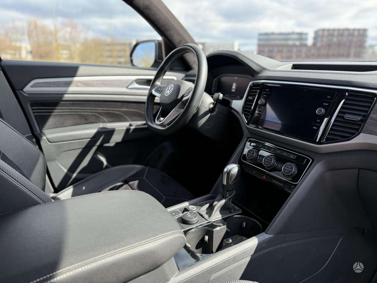 Volkswagen Atlas Cross Sport, 2.0 l., off-road / crossover
