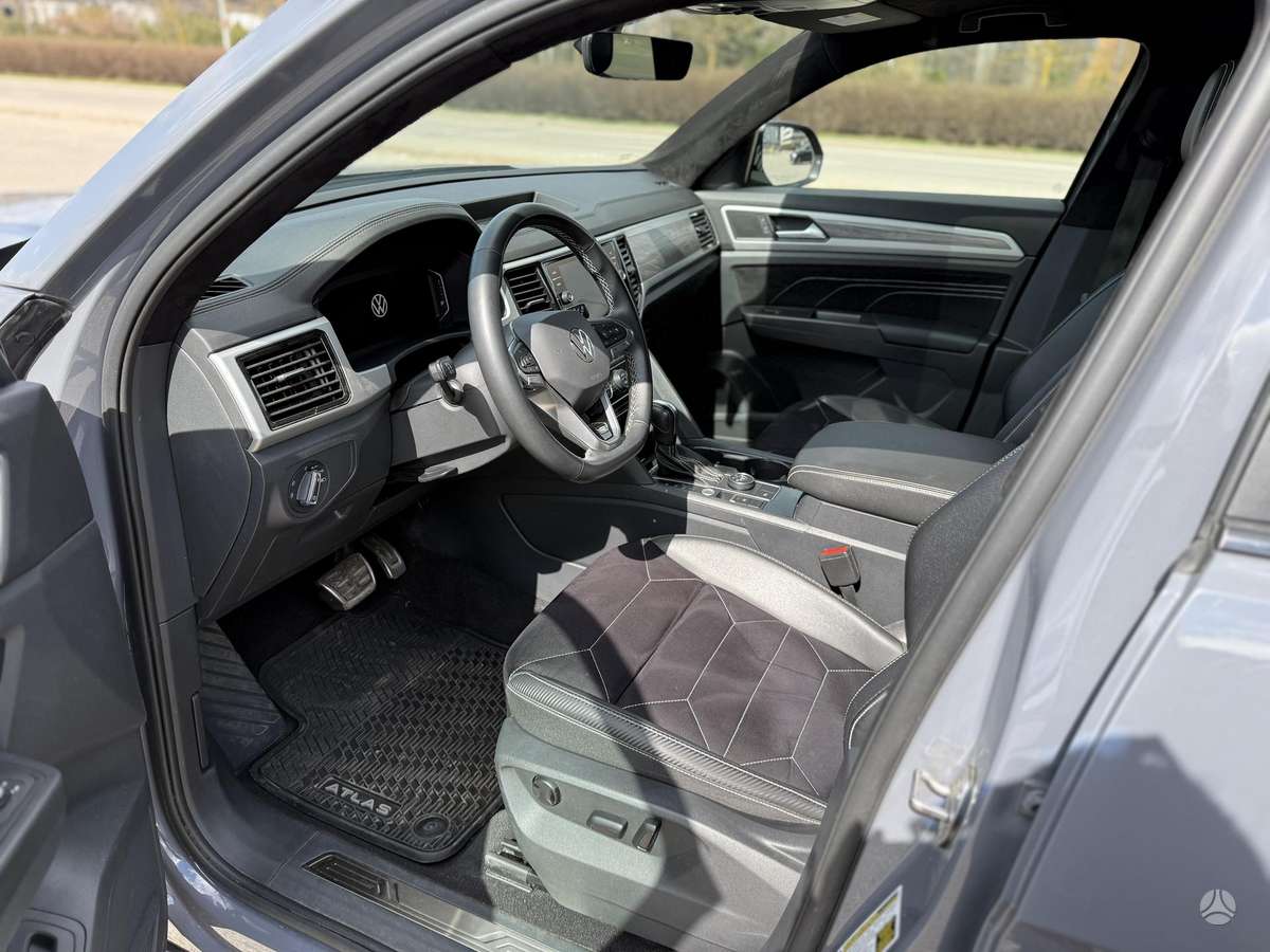 Volkswagen Atlas Cross Sport, 2.0 l., off-road / crossover