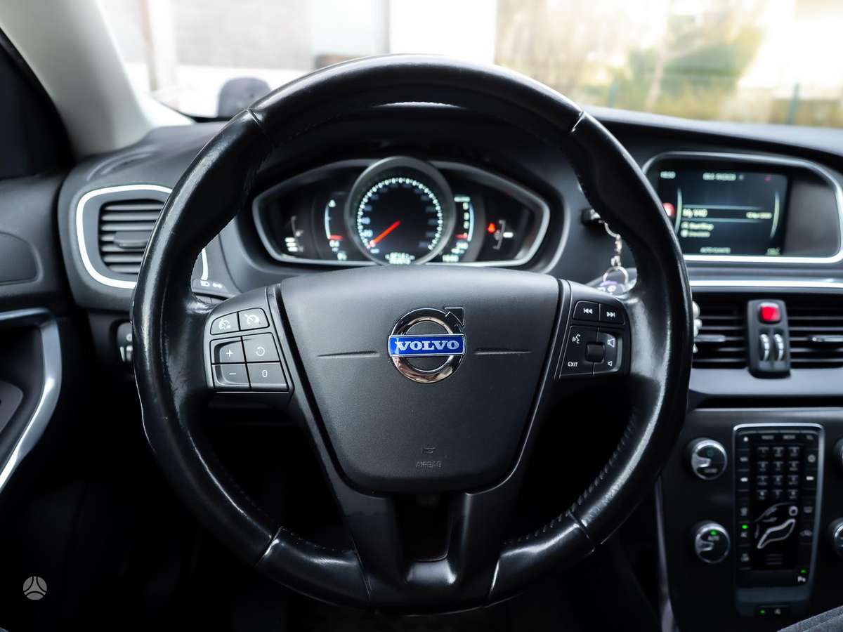 Volvo V40, 2.0 l., hatchback
