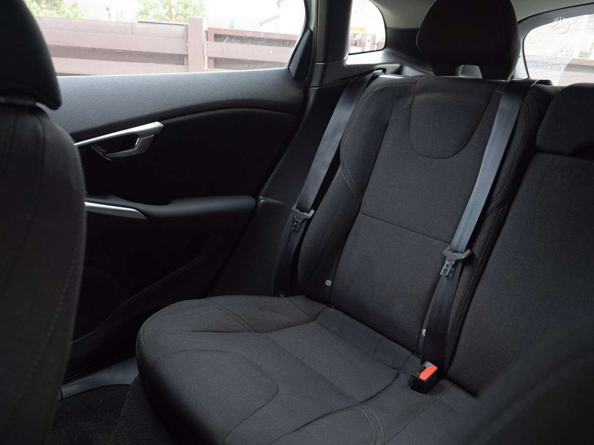 Volvo V40, 2.0 l., hatchback