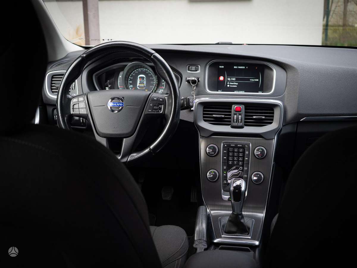 Volvo V40, 2.0 l., hatchback