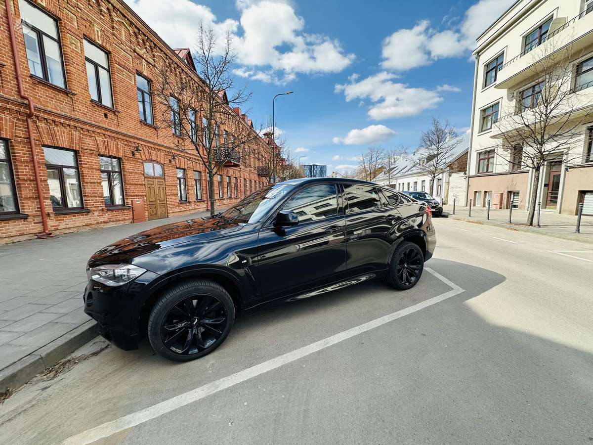 BMW X6, off-road / crossover