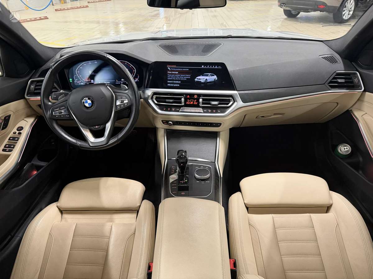 BMW 330, 2.0 l., Седан