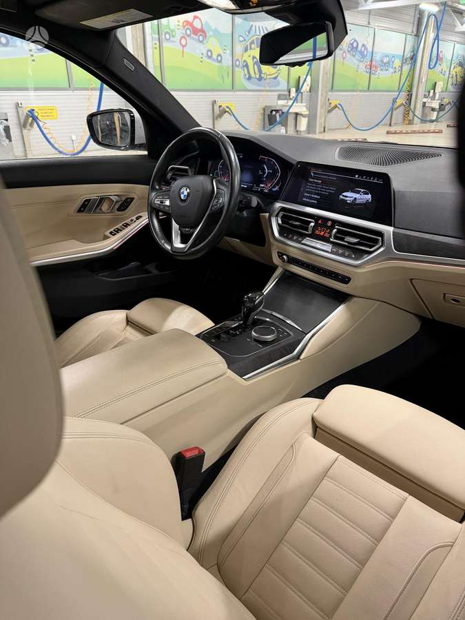 BMW 330, 2.0 l., Седан