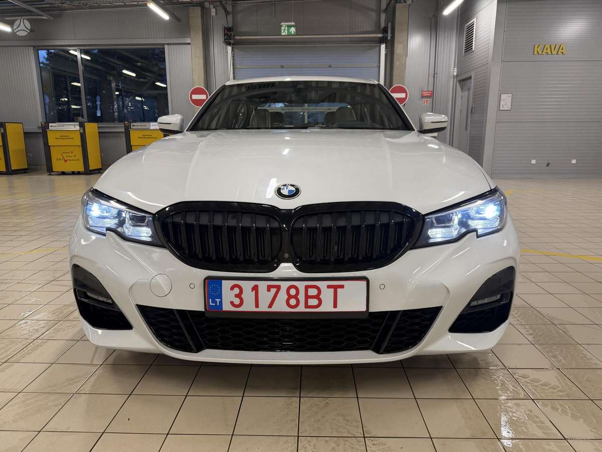 BMW 330, 2.0 l., Седан