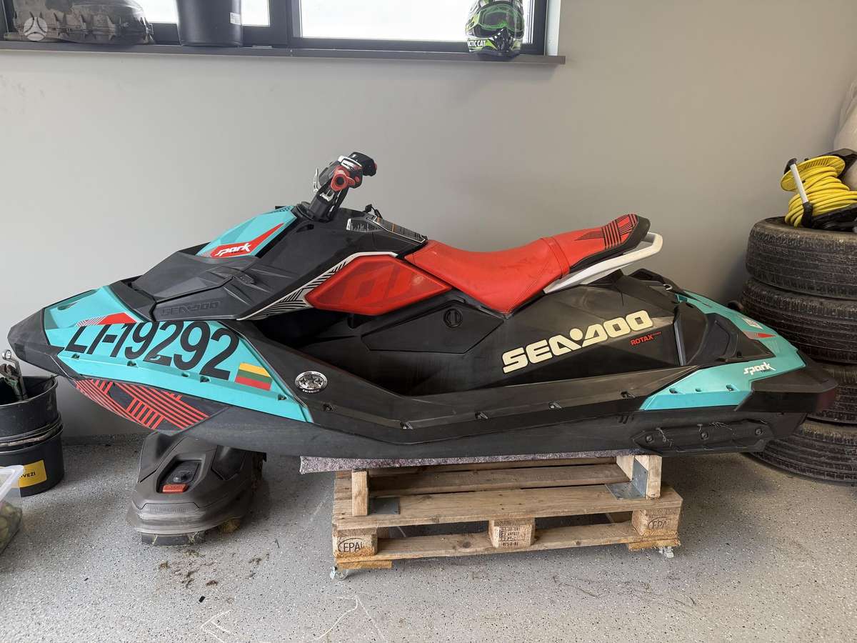 Sea-Doo SPARK TRIX, водные мотоциклы