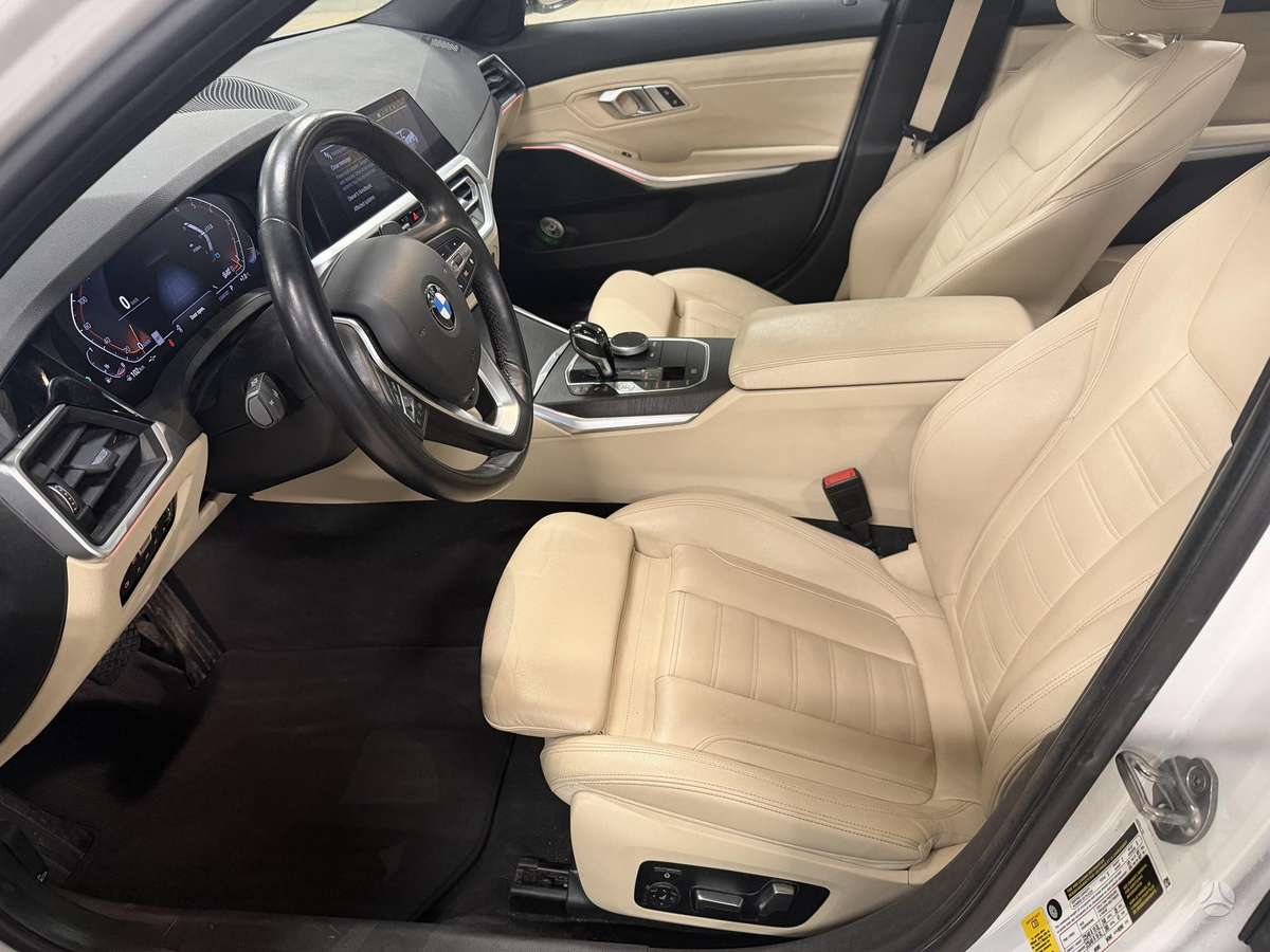 BMW 330, 2.0 l., Седан
