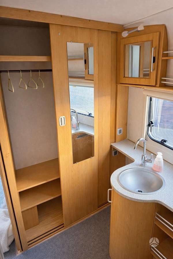 Hymer ERIBA Living, кемперы