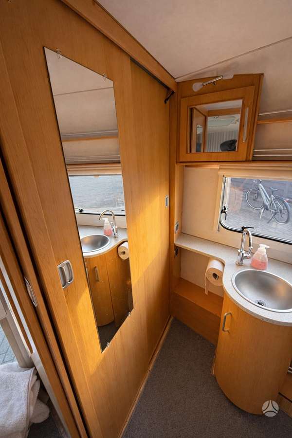 Hymer ERIBA Living, кемперы