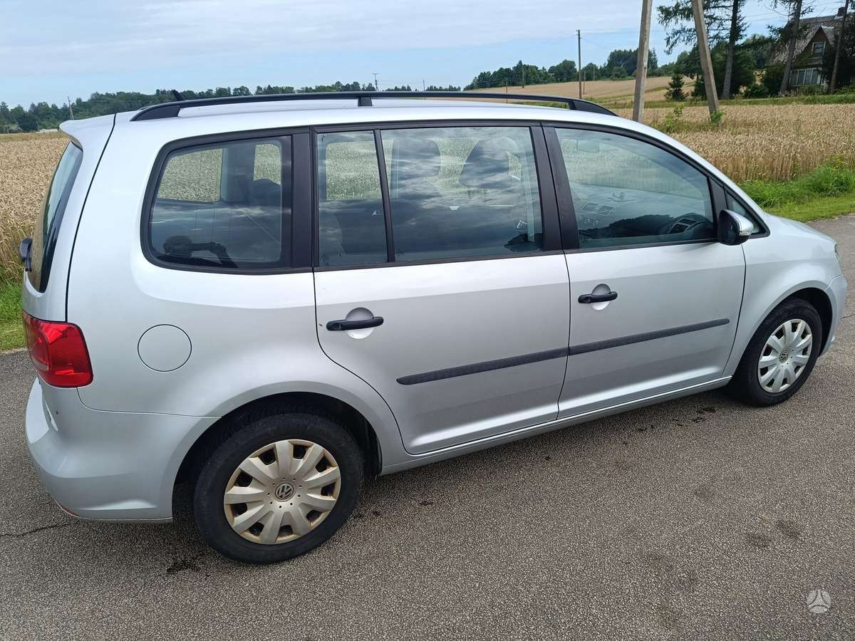 Volkswagen Touran - 4