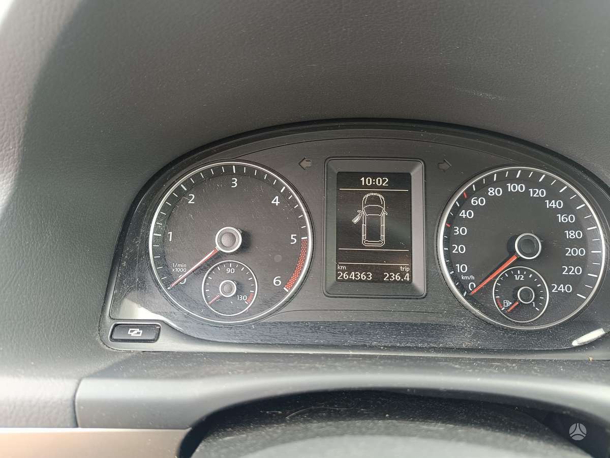 Volkswagen Touran - 8