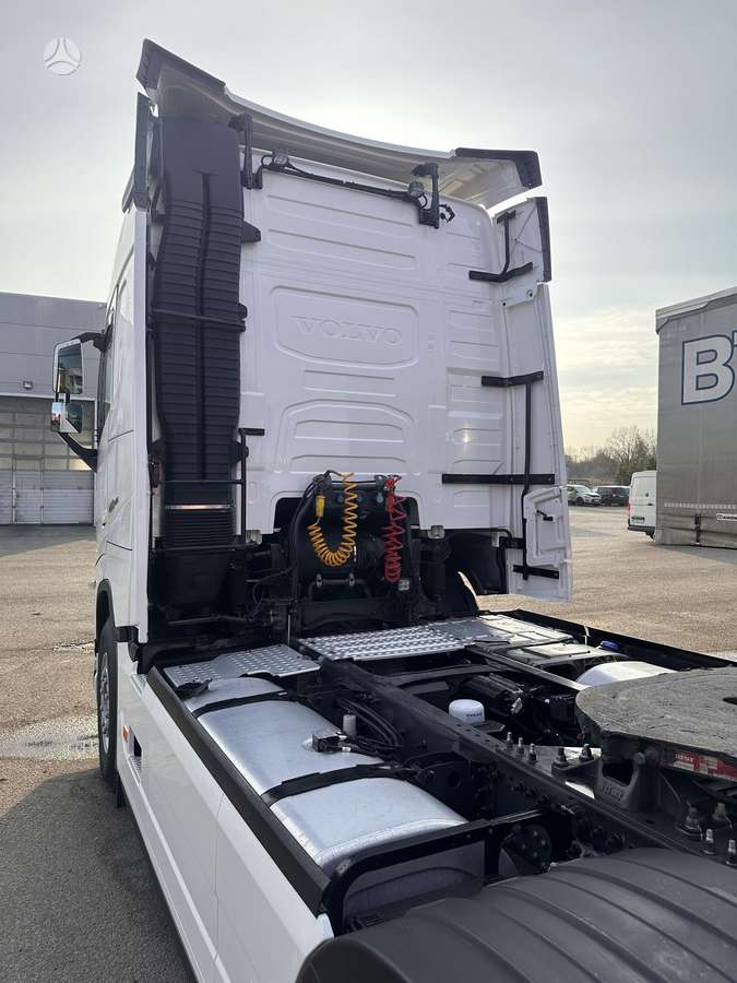 Volvo FH460, double sleeper
