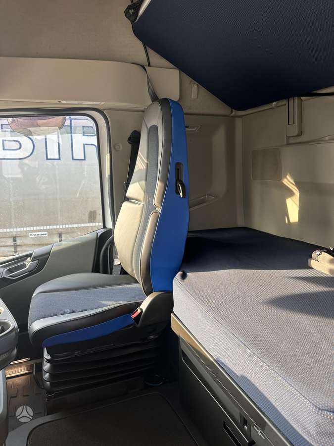 Volvo FH460, double sleeper