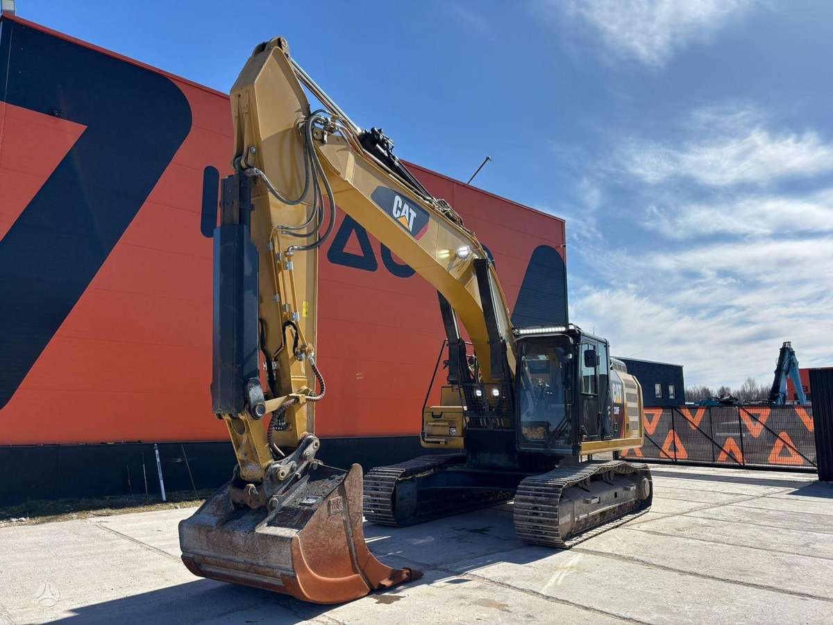 Caterpillar 330 FL, ekskavatoriai