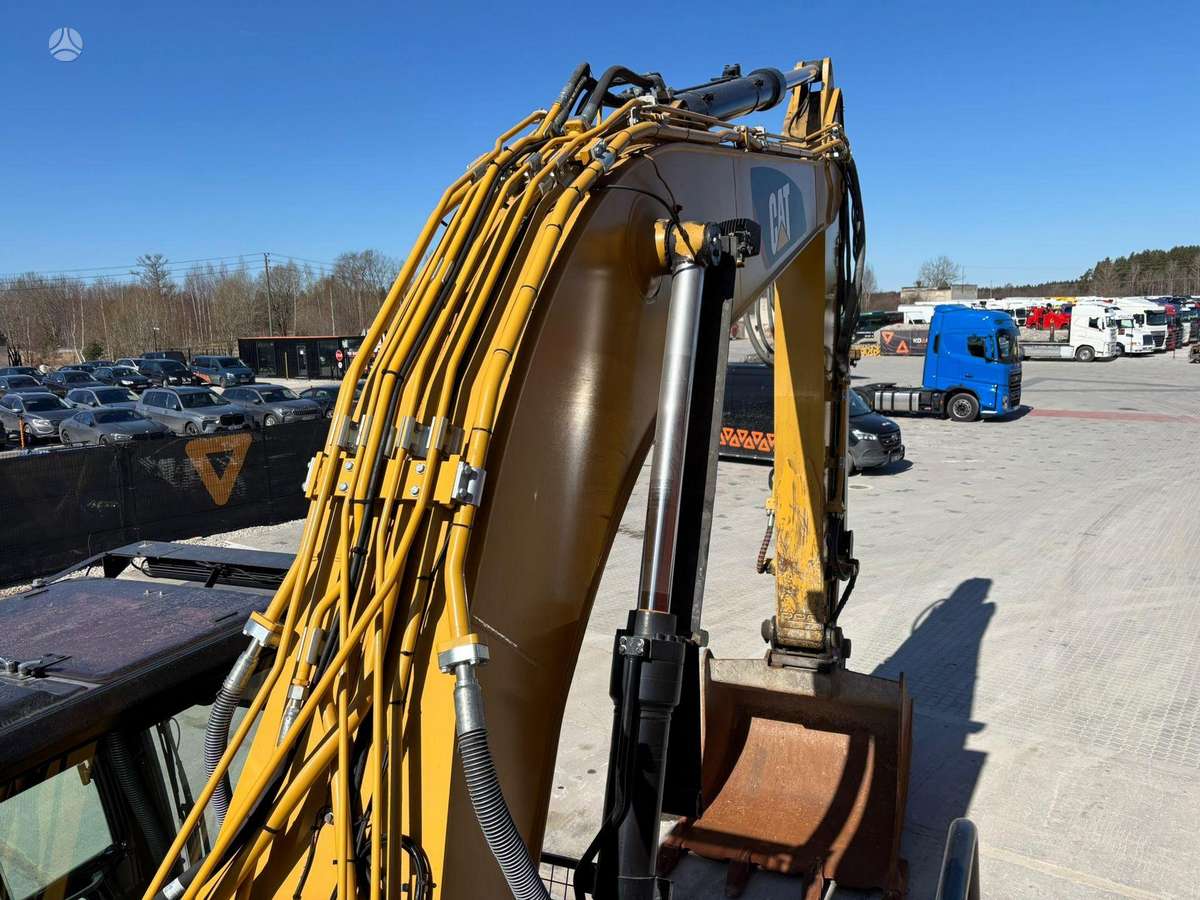 Caterpillar 330 FL, ekskavatoriai