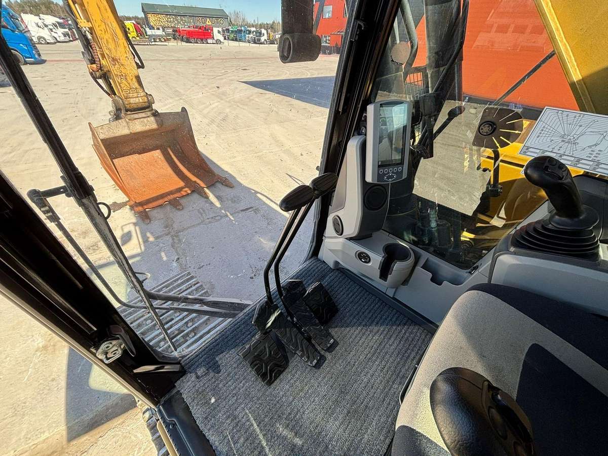 Caterpillar 330 FL, excavator