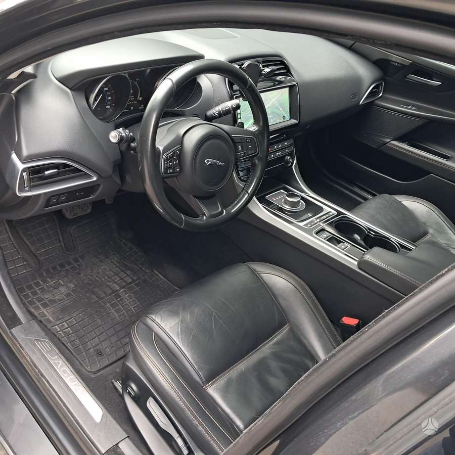 Jaguar XE, 2.0 l., Седан