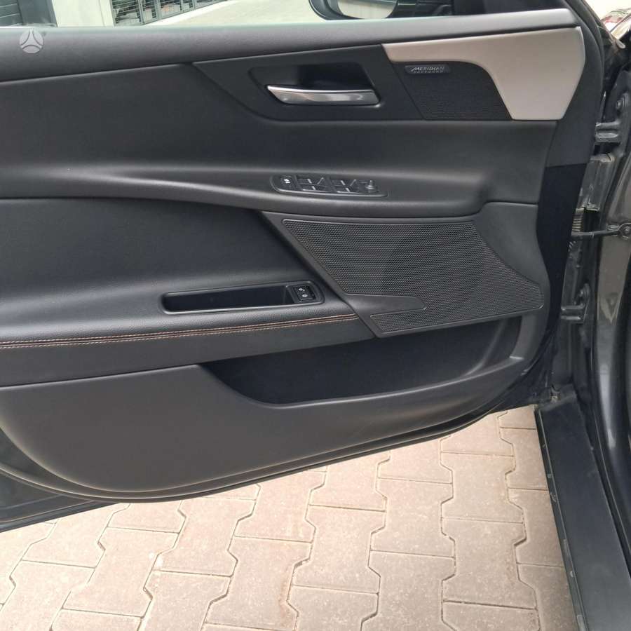 Jaguar XE, 2.0 l., Седан