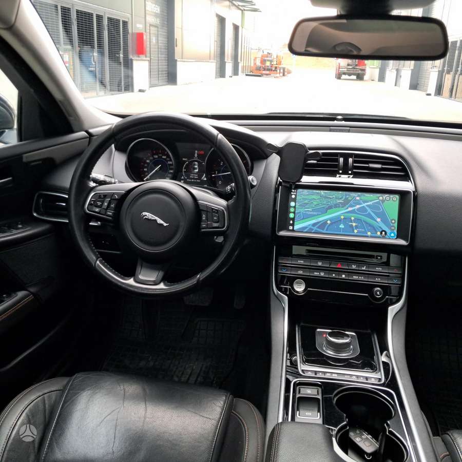 Jaguar XE, 2.0 l., Седан