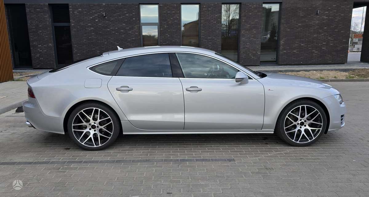 Audi A7, Хэтчбек