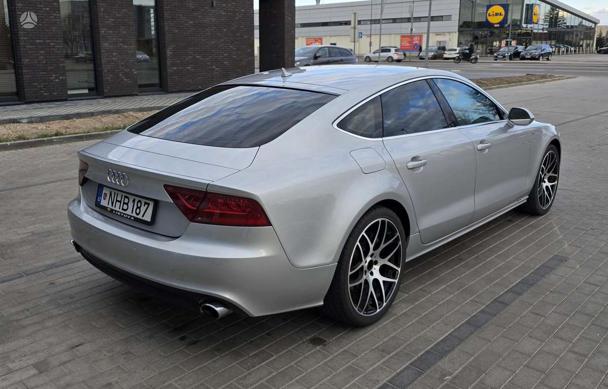 Audi A7, Хэтчбек