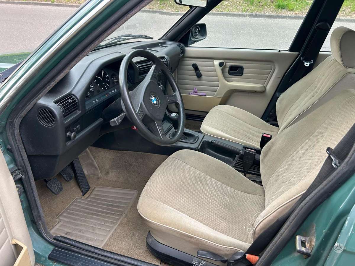 BMW 318, 1.8 l., sedanas