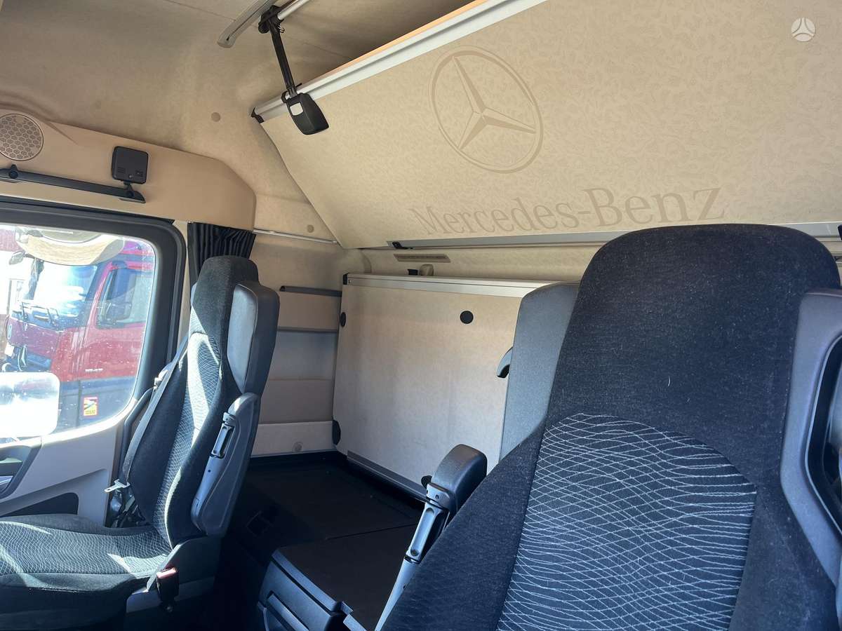 Mercedes-Benz Actros 1845, double sleeper