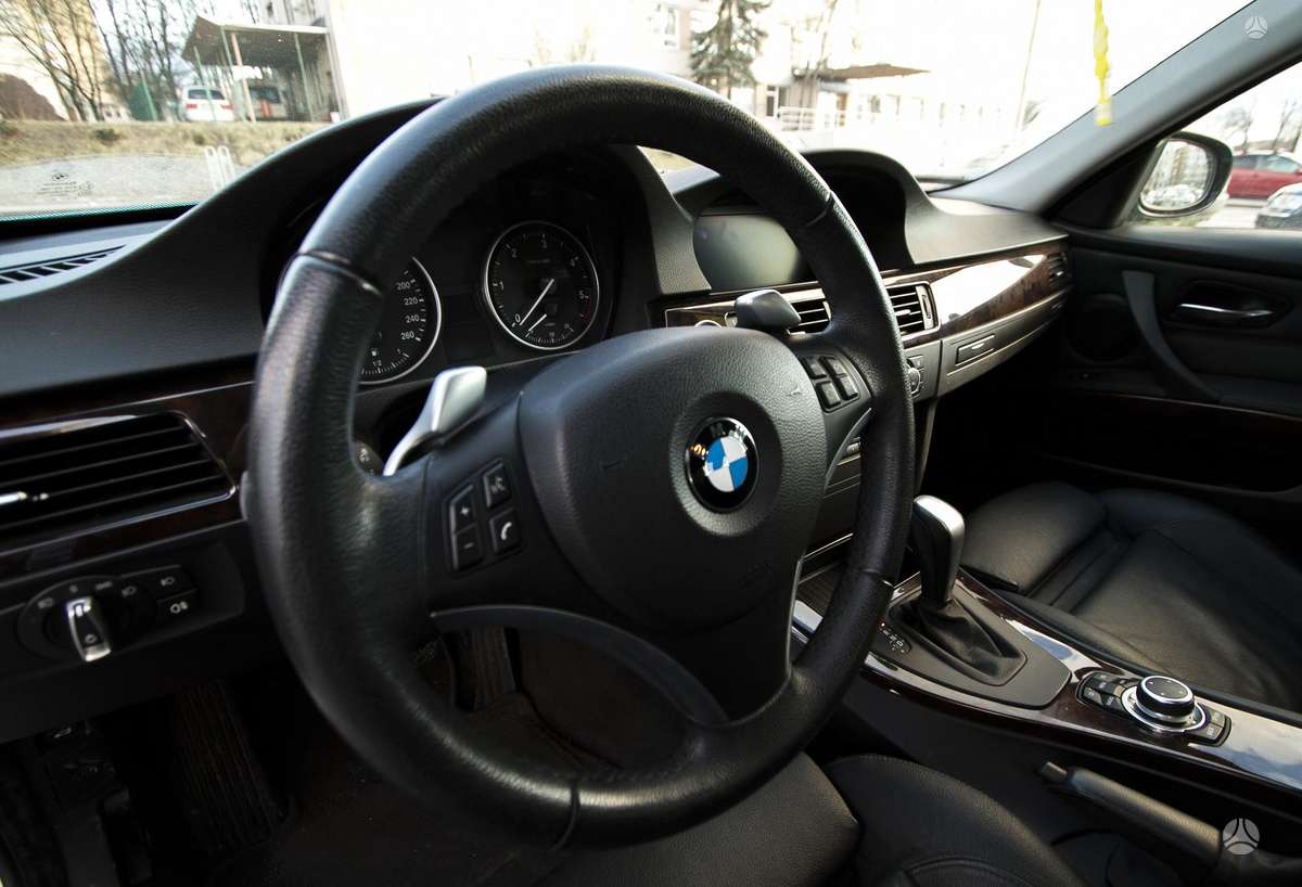 BMW 335, 3.0 l., Седан