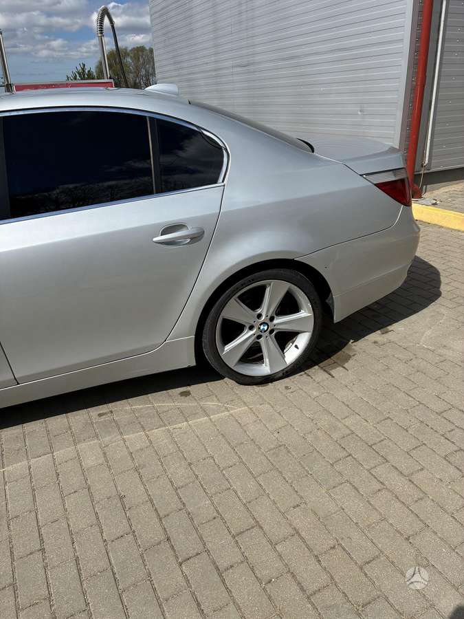 BMW 525, 2.5 l., Седан