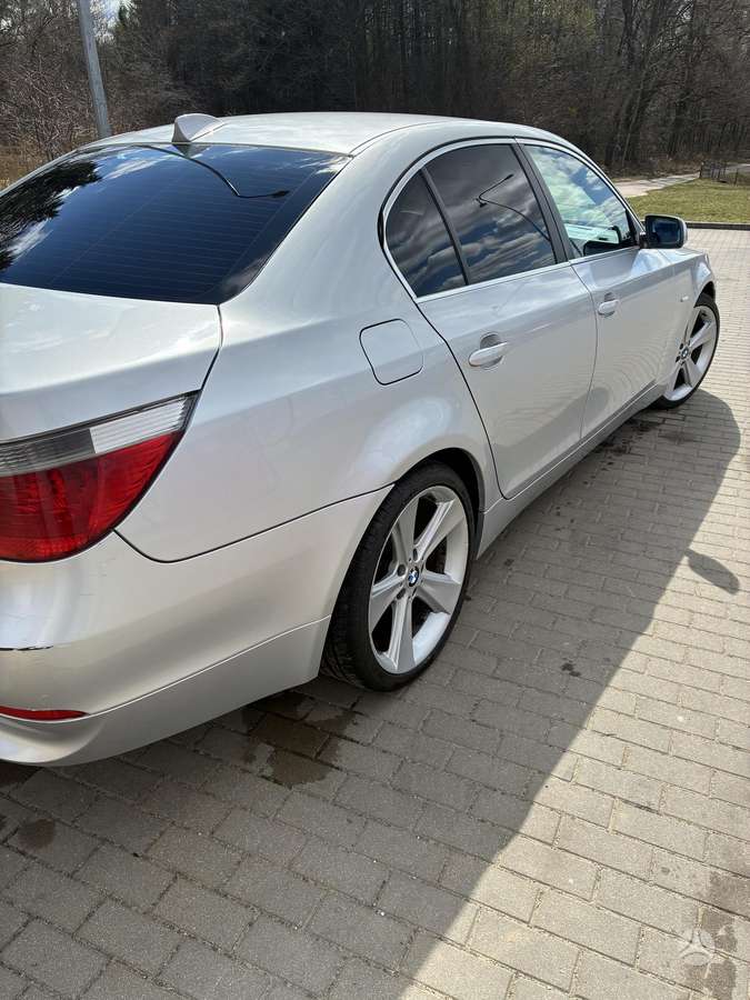 BMW 525, 2.5 l., Седан