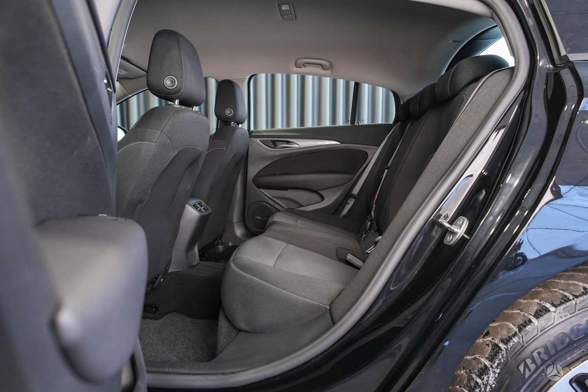 Opel Insignia, 1.6 l., sedanas
