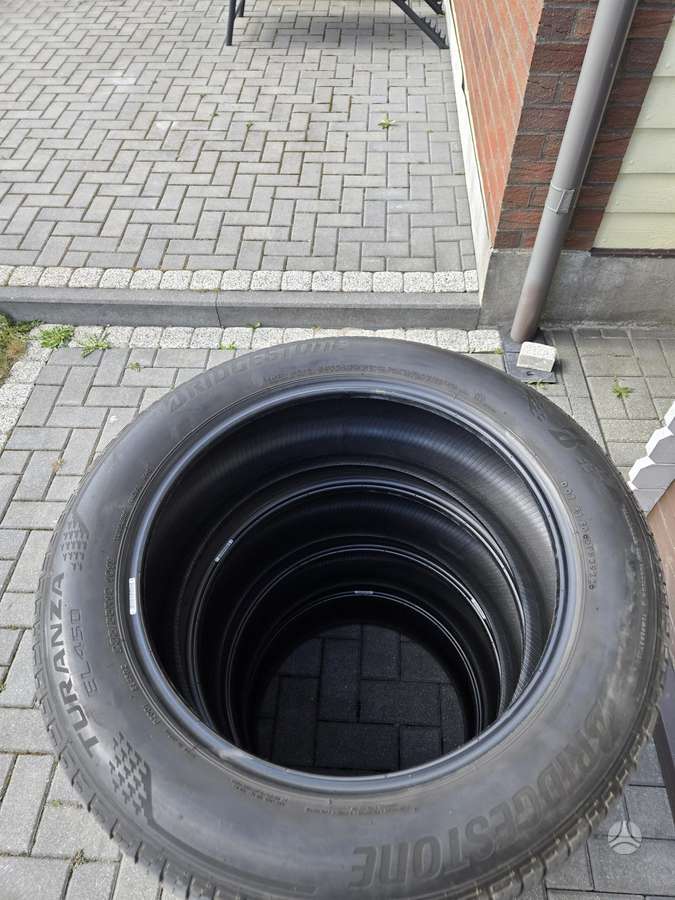 Bridgestone, vasarinės 235/55 R19