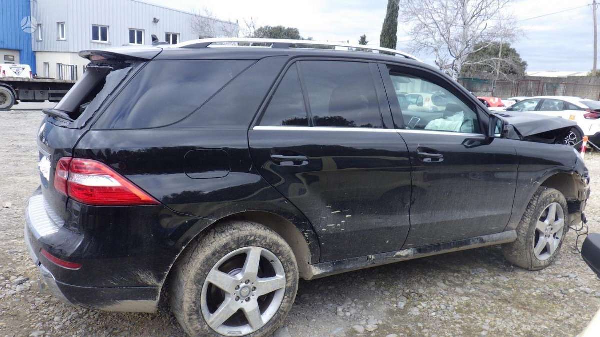 Mercedes-Benz ML350 dalimis