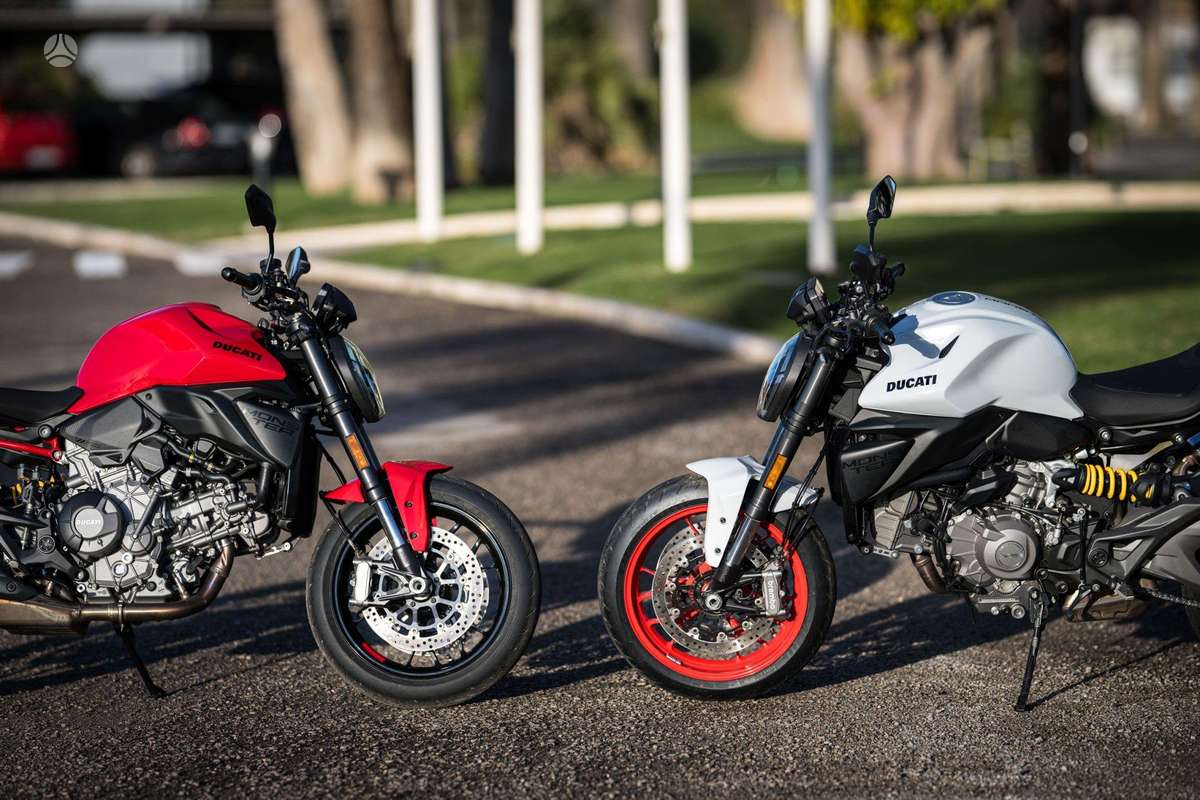Ducati Monster 890cc, street / classic