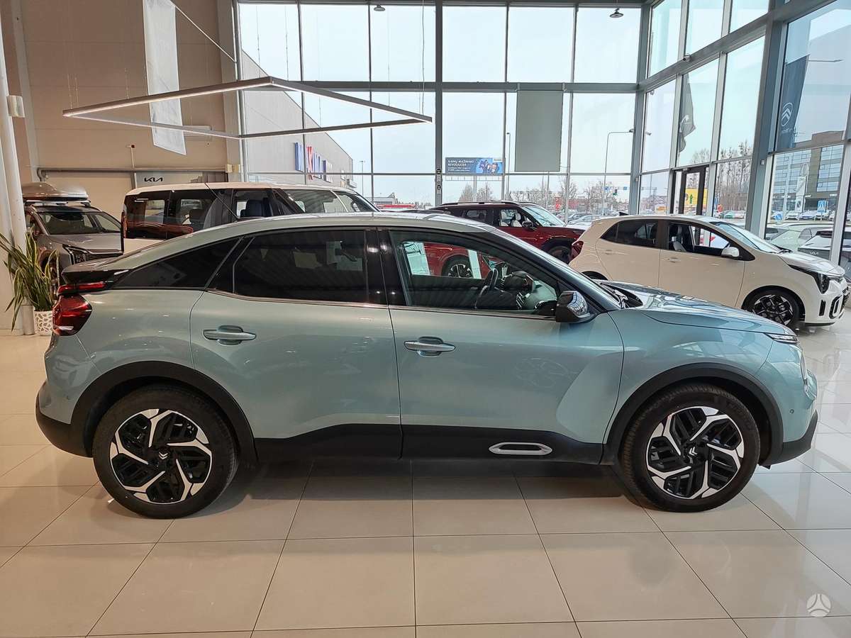 Citroen C4, 1.2 l., hatchback