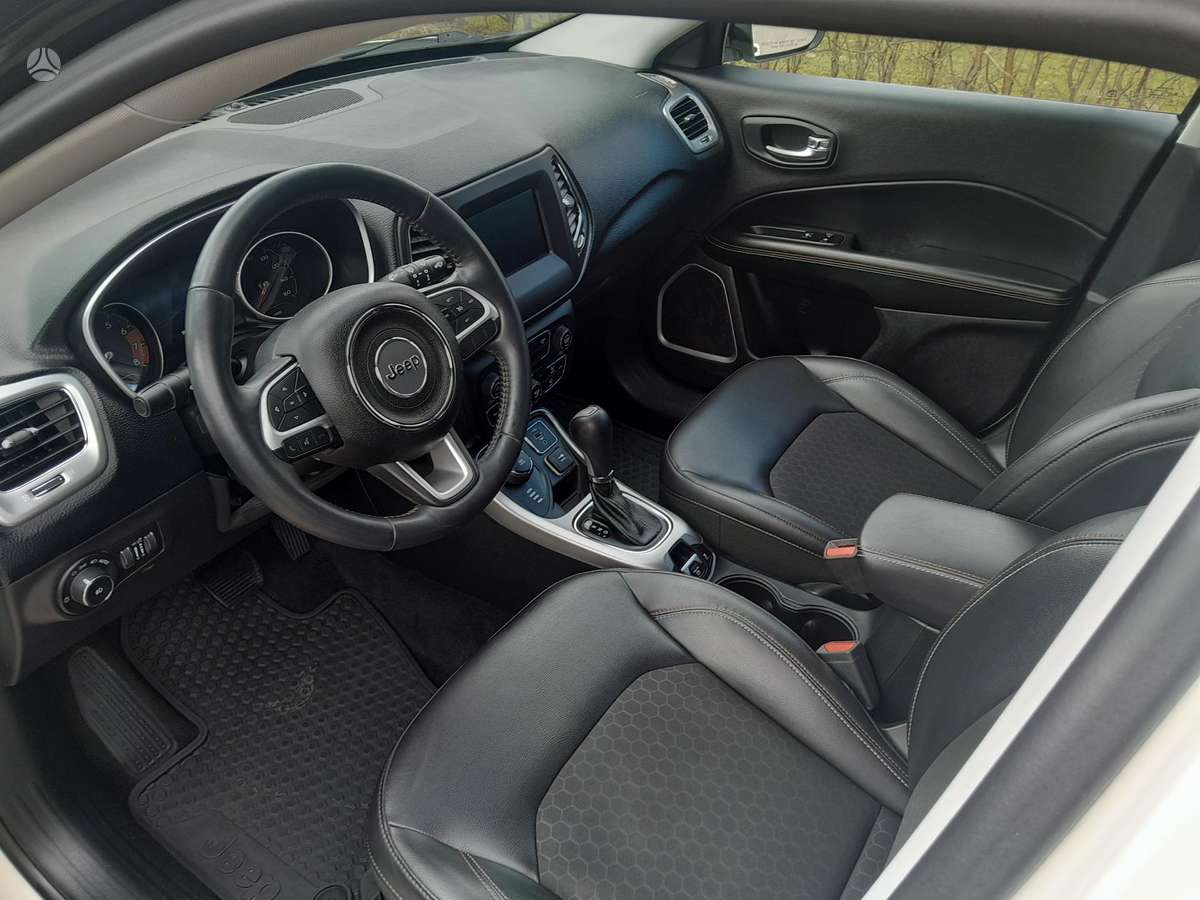 Jeep Compass, 2.4 l., off-road / crossover