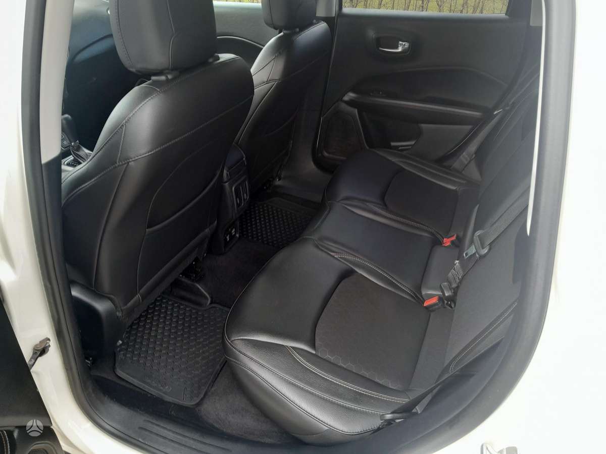 Jeep Compass, 2.4 l., off-road / crossover
