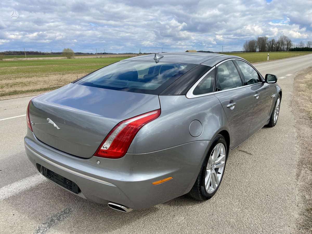 Jaguar XJ, 3.0 l., sedanas