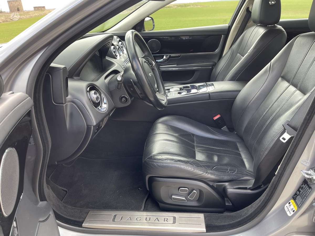 Jaguar XJ, 3.0 l., sedanas