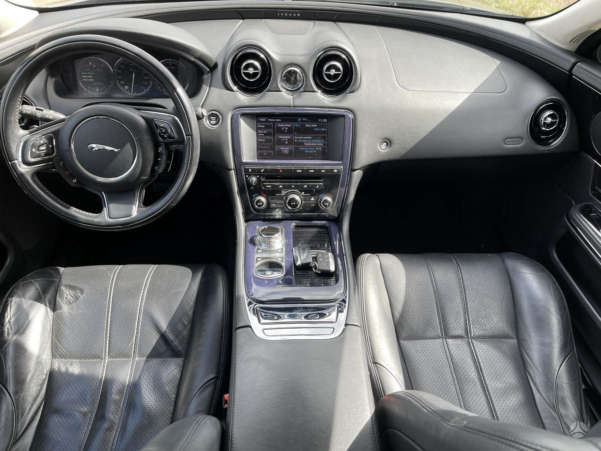 Jaguar XJ, 3.0 l., sedanas