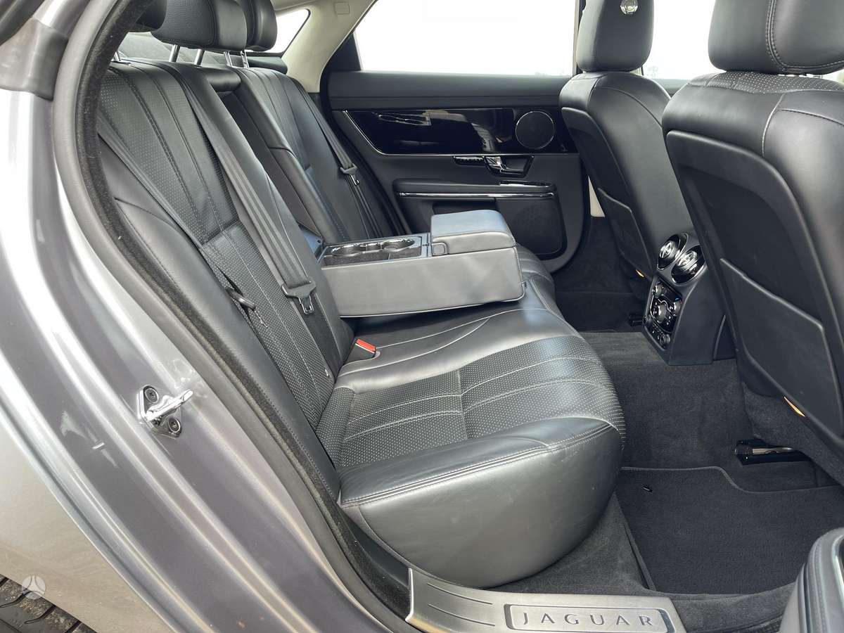 Jaguar XJ, 3.0 l., sedanas