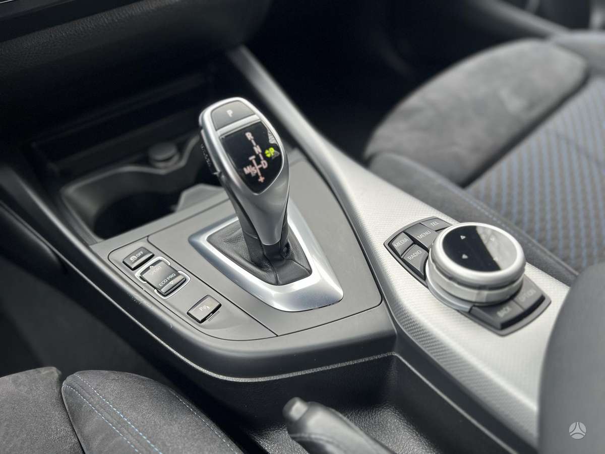 BMW 120, 2.0 l., hatchback
